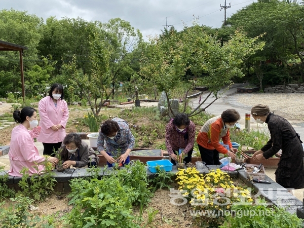 농진청은 올 하반기에 우수 치유농업시설 인증제도 세부 사항을 규정하는 고시를 제정하고, 내년부터 인증제도를 본격 운영할 방침이다.